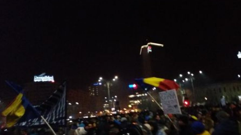 Continuă protestele pro și contra Guvernului în București