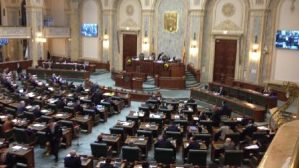 Senatorii au adoptat legea de respingere a OUG 13