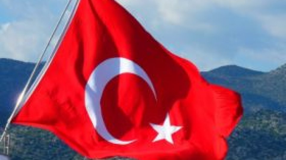 Cetăţenii turci care trăiesc în România au dreptul de a vota referendumul din Turcia