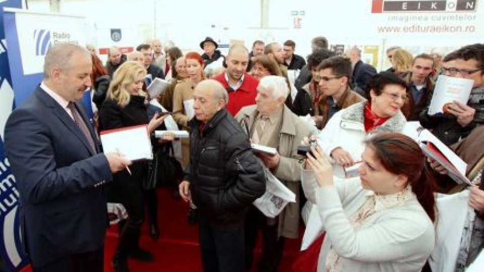 Vasile Dâncu și-a lansat cartea la Caravana Gaudeamus