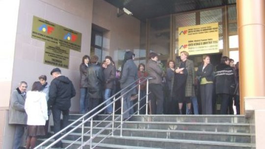 Protest spontan al angajaţilor din Ministerul de Finanţe
