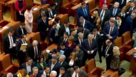 Dezbateri aprinse în plenul reunit al Parlamentului. USR părăseşte sala de şedinţă