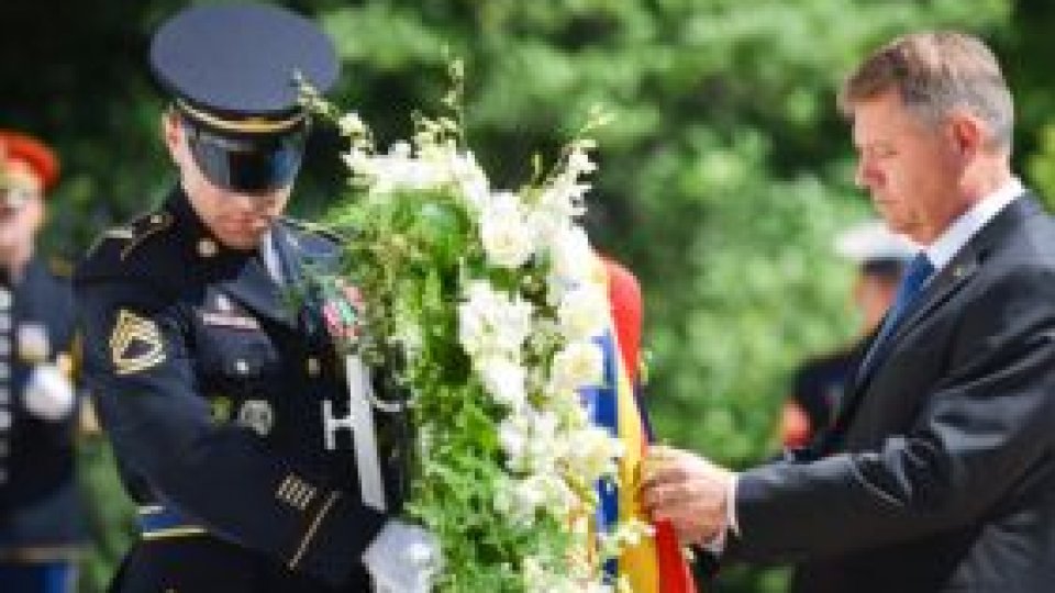 Președintele Iohannis a depus o coroană de flori la Cimitirul Militar Arlington