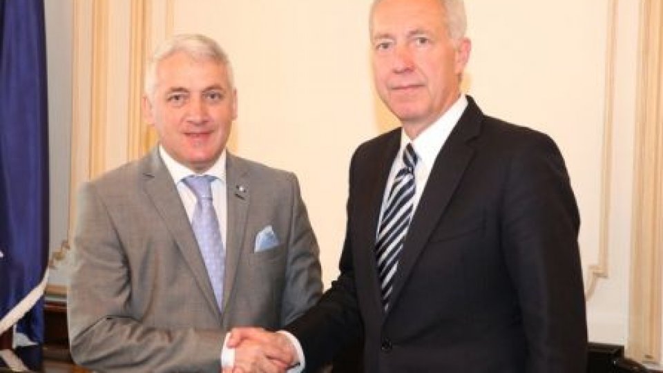 Autorităţile române, felicitate de ambasadorul SUA la Bucureşti
