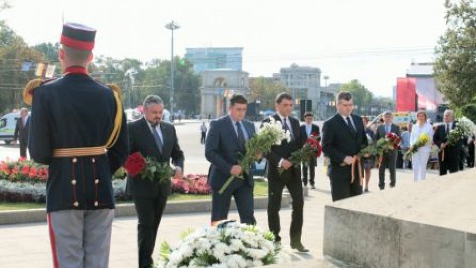 Discursuri oficiale și proteste de Ziua Independenței Republicii Moldova