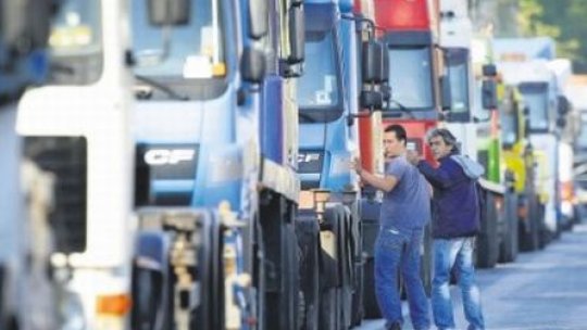 Uniunea Naţională a Transportatorilor Rutieri cere guvernului să nu majoreze preţul carburanţilor