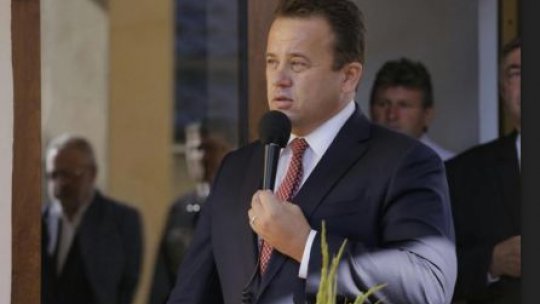 Ministrul Educaţiei: Peste 60 de mii de profesori vor fi formaţi pe fonduri europene