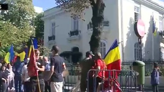 Proteste în faţa Ambasadei Ucrainei la Bucureşti