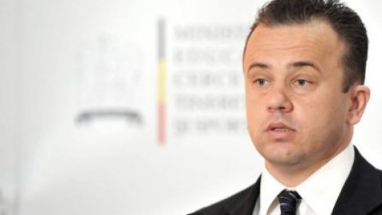 Elevii clasei a V-a vor primi manuale în maximum două luni