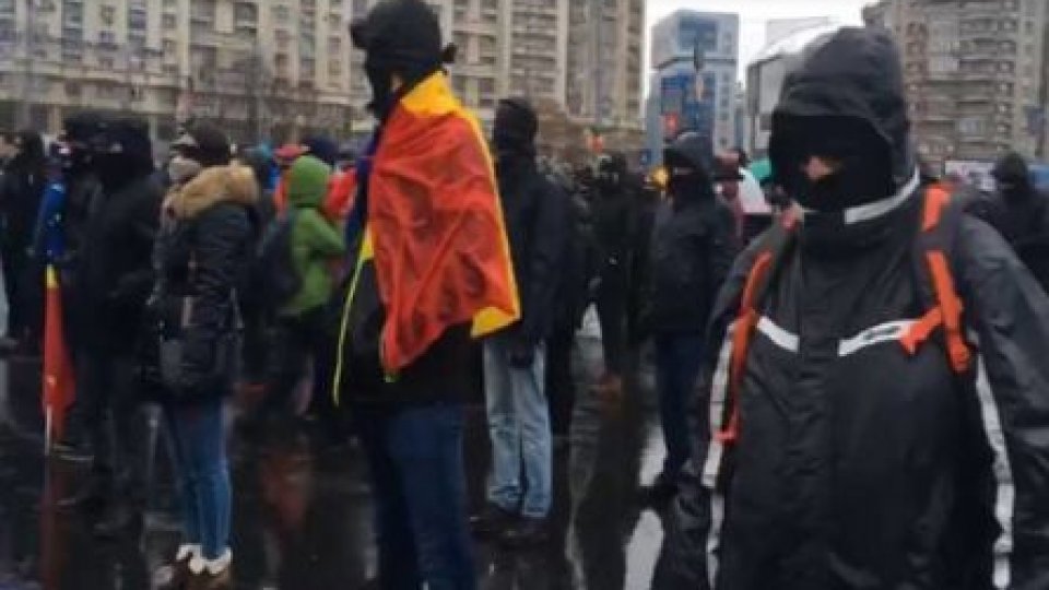 Protest mut în Piaţa Victoriei