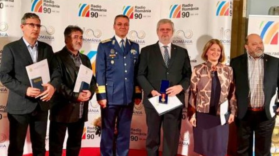 "Emblema de Onoare a Statului Major al Apărării", acordată Radio România