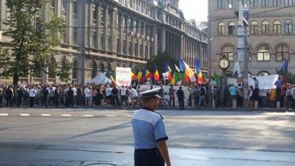 Sindicaliştii din Poliţie pichetează sediul MAI