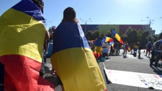 Proteste pașnice în Piața Victoriei