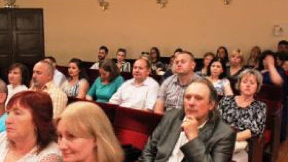 Românii din Cernăuţi speră că alegerile pot aduce o schimbare