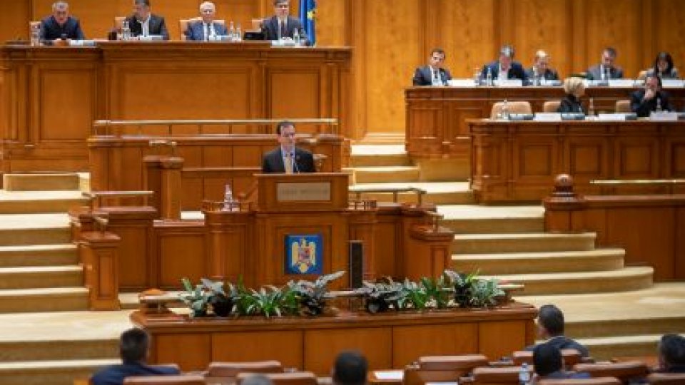 Guvernul îşi angajează răspunderea în Parlament 