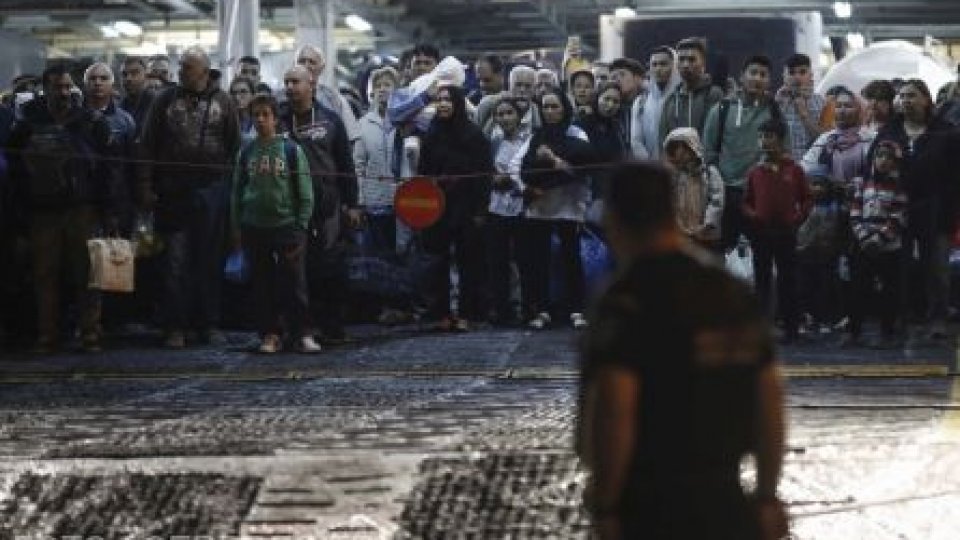 Mii de migranţi au încercat să forţeze graniţa dintre Turcia şi Grecia