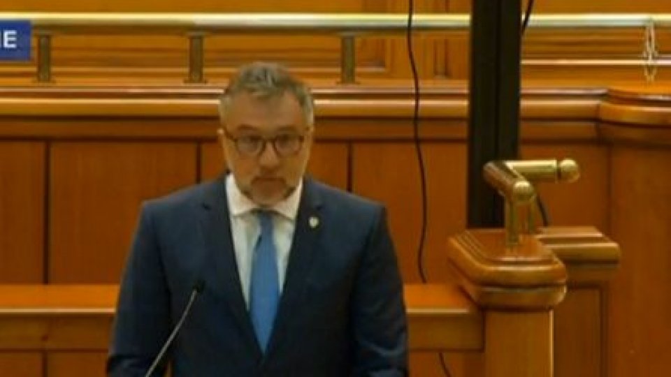 Moţiunea de cenzură iniţiată de PSD a fost citită în Parlament