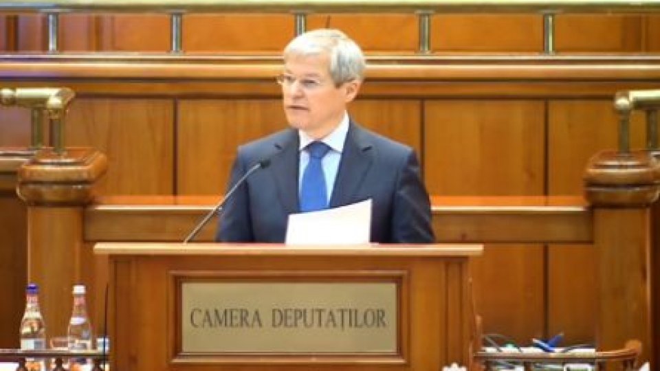 Premierul desemnat Dacian Cioloș și echipa sa guvernamentală, respinși de Parlament