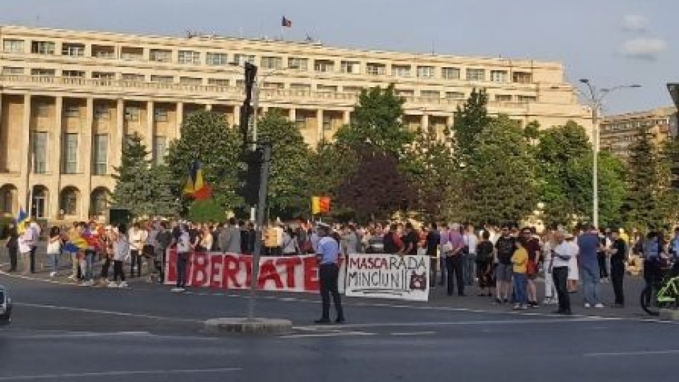 Proteste în Capitală împotriva restricţiilor pentru limitarea pandemiei