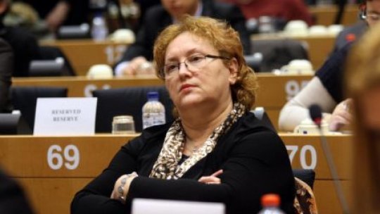 Parlamentul a revocat-o pe Renate Weber din funcţia de Avocat al Poporului