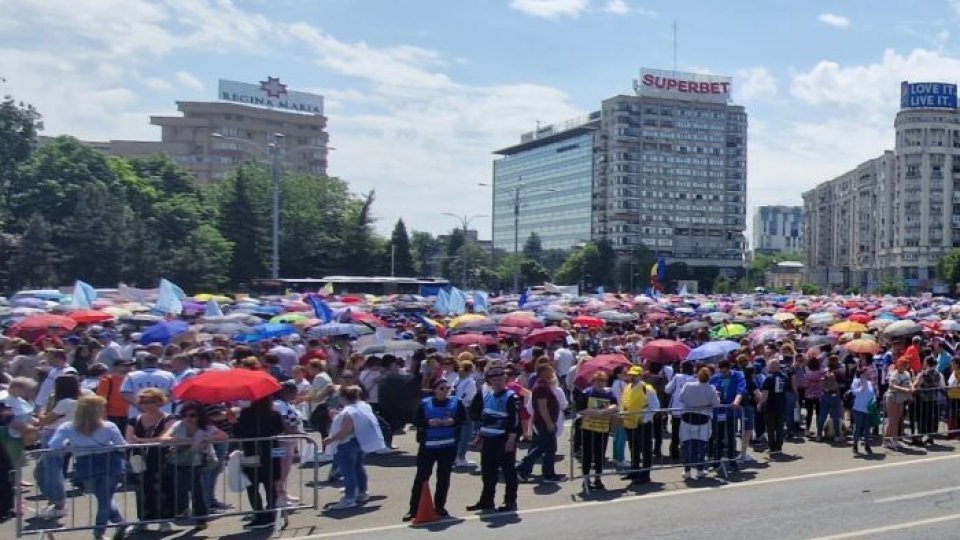 Greva din învăţământ continuă