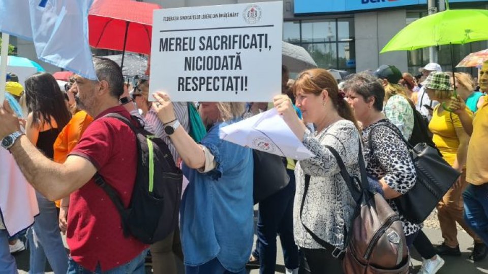 Sute de protestatari din Educație s-au adunat la Galați și Suceava