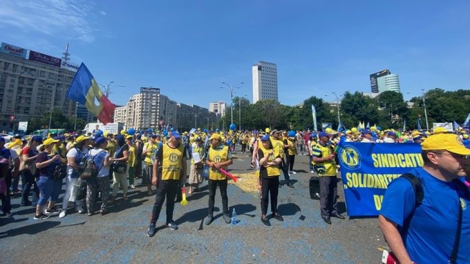 Angajații din Sănătate protestează în stradă