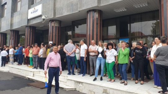 Angajaţii din Finanţe iau în calcul declanşarea grevei generale