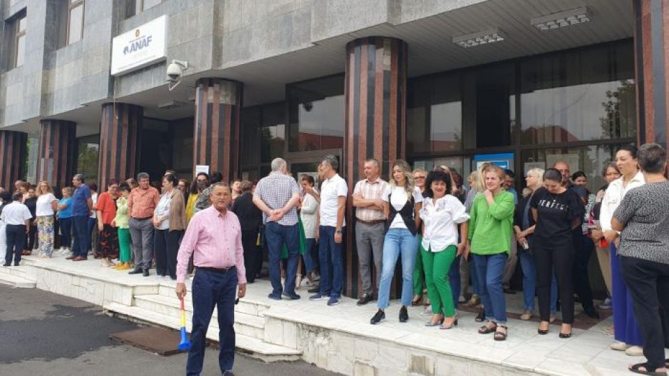 Angajaţii din Finanţe iau în calcul declanşarea grevei generale