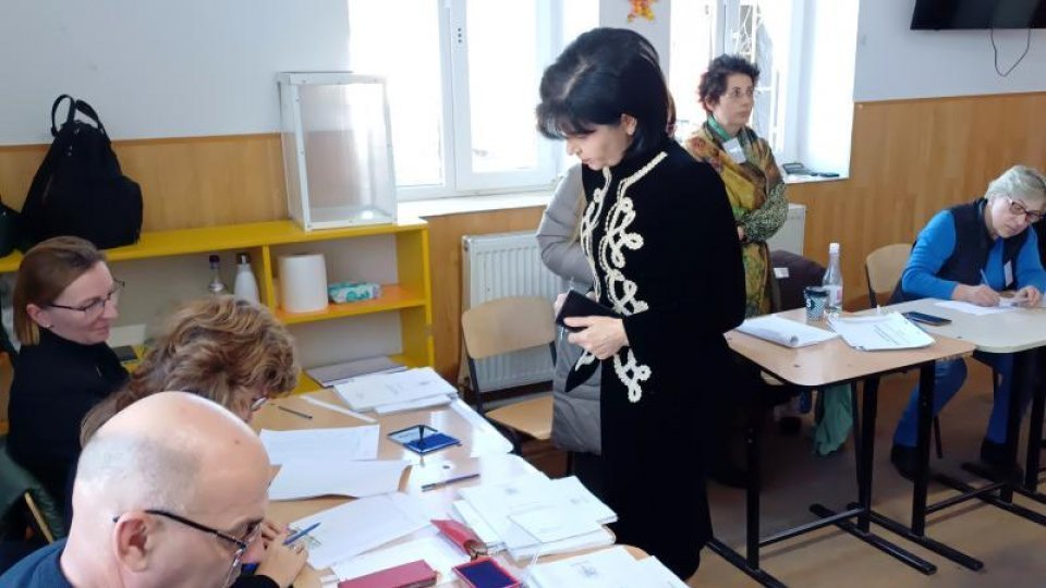 Renumărarea voturilor de la primul tur al alegerilor prezidențiale, în plină desfășurare în toată țara