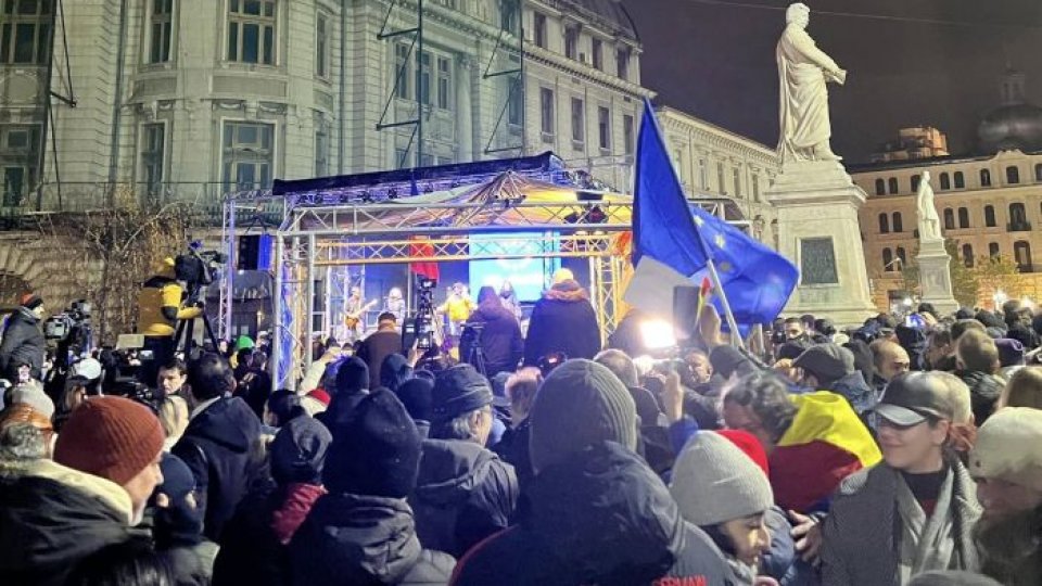 Mii de oameni au protestat în București și Cluj Napoca într-un miting pro-democrație
