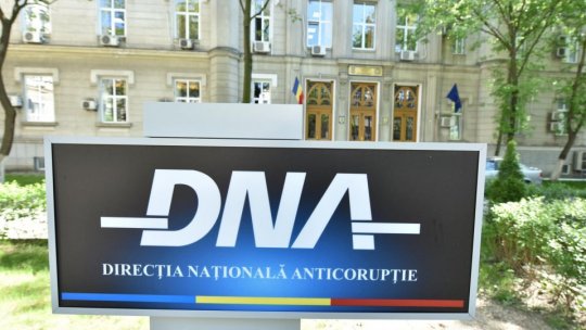 Președintele CJ Prahova, Iulian Dumitrescu, adus la sediul central al Direcţiei Naţionale Anticorupție