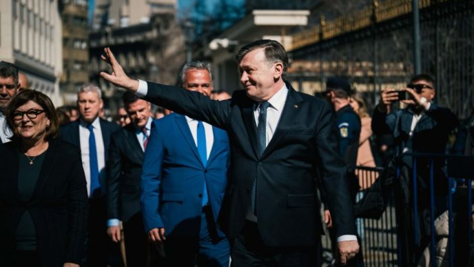 BEC a admis înregistrarea candidaturii lui Crin Antonescu pentru alegerile prezidenţiale