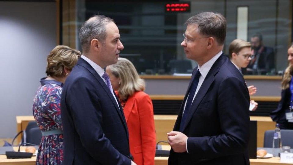 România a făcut primul pas către recâştigarea încrederii investitorilor şi a partenerilor europeni