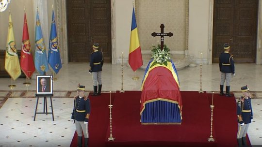 LIVE VIDEO Ultimul omagiu adus lui Ion Iliescu. Sicriul fostului preşedinte, depus la Palatul Cotroceni