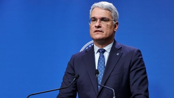 Cum reacționează membrii guvernului la amânarea deciziei CCR privind pensiile magistraţilor