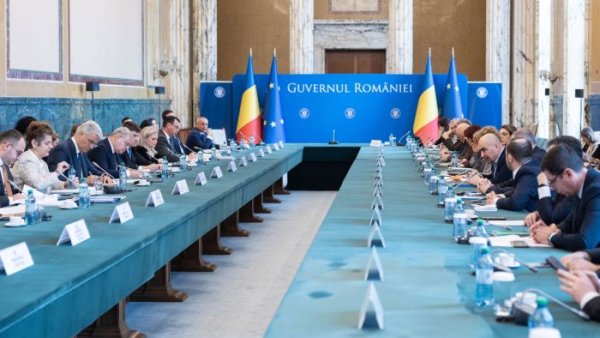 Buget 2026: Cureaua rămâne strânsă pentru angajații din sectorul public, pensiile nu cresc