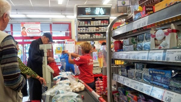 Plafonarea adaosului comercial la alimentele de bază ar putea fi prelungită