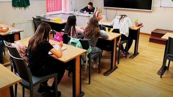 Comisia Europeană a lansat o consultare publică pe teme de educaţie