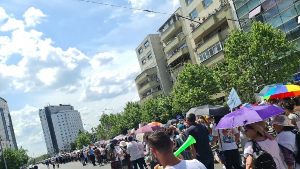Angajaţii din învățământ protestează  la Palatul Cotroceni