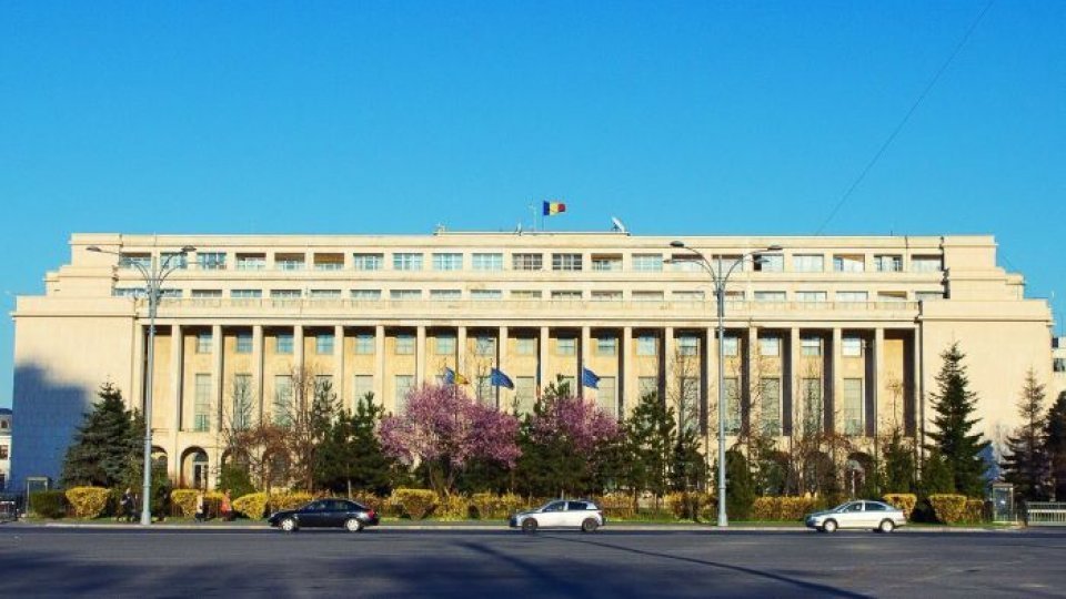 Conducerile PSD şi PNL se reunesc în şedinţe separate pentru a examina ultima formă a proiectului de buget
