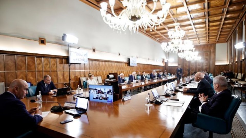 Supravegherea companiilor afectate de sancţiuni internaţionale și salariul minim pe economie, pe agenda guvernului