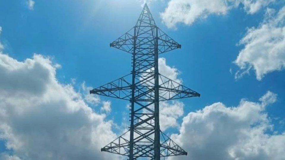 Reduceri voluntare de consum la electricitate, discutate de Guvern