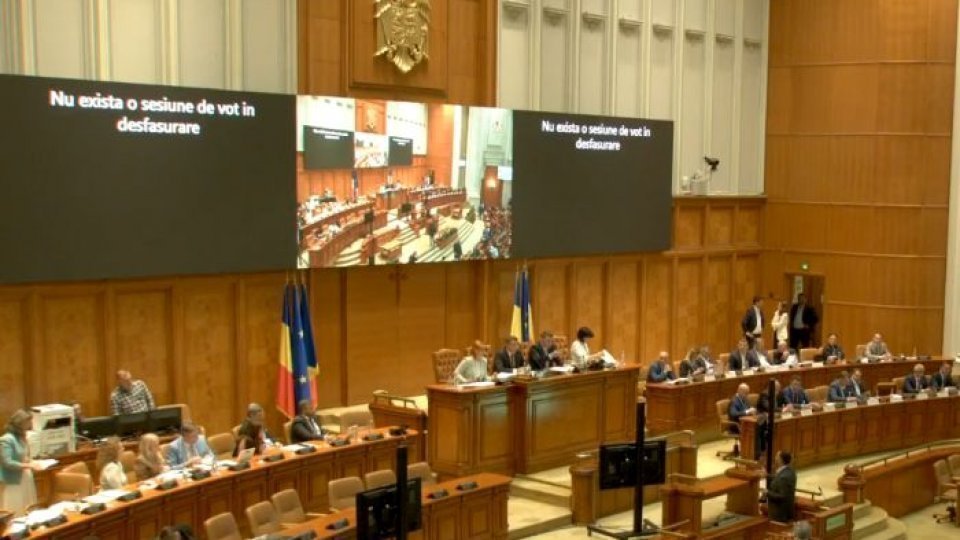 Moţiunea de cenzură a fost citită în plenul reunit al Parlamentului